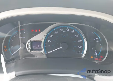 2014 Toyota Sienna Xle V6 8 Passenger z USA, uszkodzony, nr VIN 5TDYK3DC7ES510692